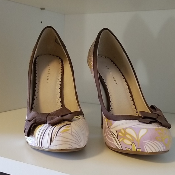 Pumps - Picture 2 of 3